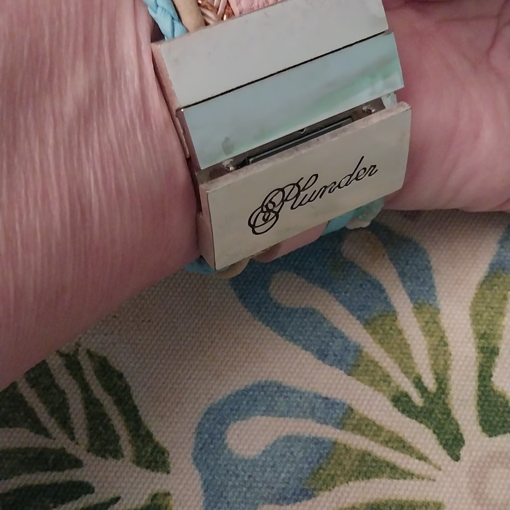 2746 Plunder Magnetic Seven Strand Bracelet - Picture 3 of 8